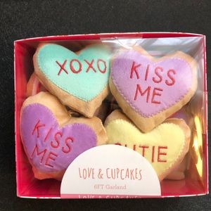 Love & Cupcakes Valentine’s Day Conversation Hearts Garland